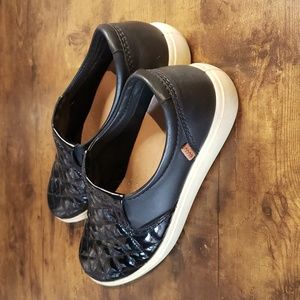 Ecco Danish Design shiny black quilted slip on loafer sneakers